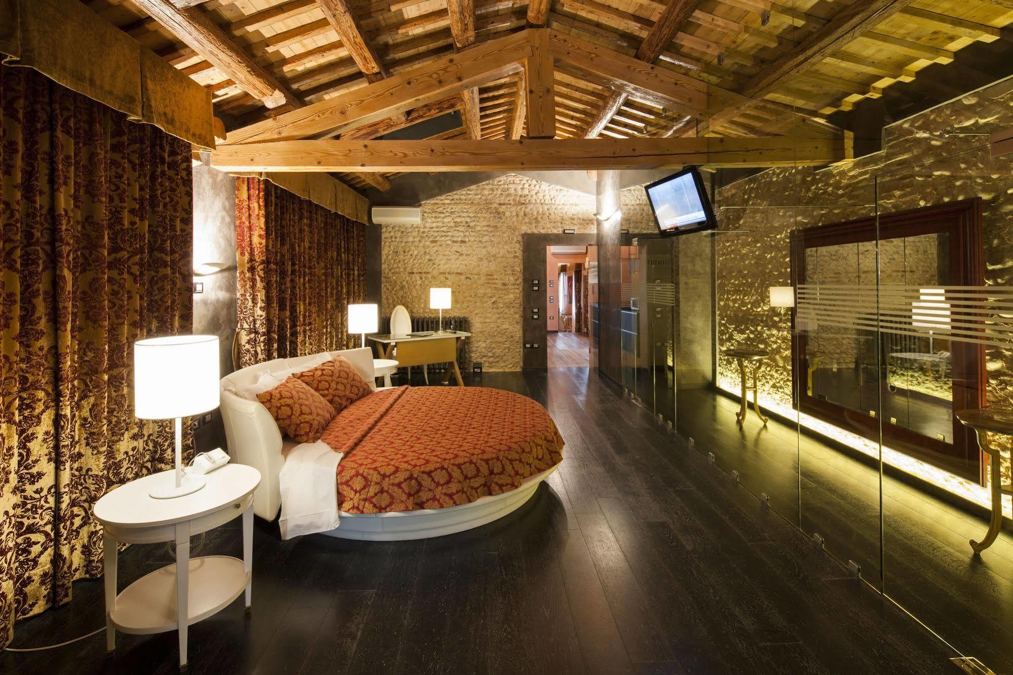 Solaris & Hotel